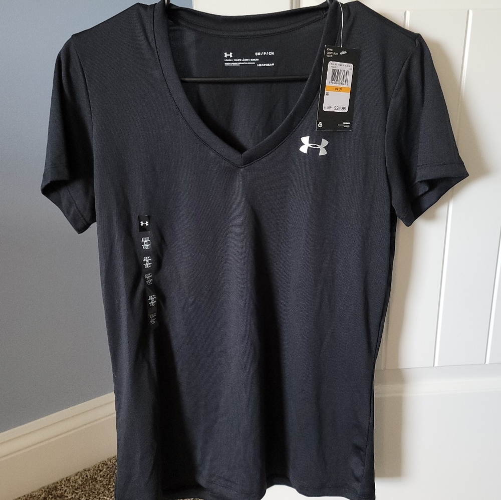 Womens XS black Under Armour shirt